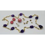 1 Konvolut Schmuck je GG 8ct. z.T. mit Amethysten, je Asp./Gsp.