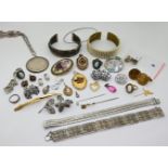 1 Konv. Schmuck z.T. um 1900, Si. (ca. 18 Teile) z.T. Filigranarbeit, Medaillon, Mode/Metall u.a. z.