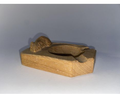 A Robert Thompson of Kilburn Mouseman ash tray, 10cm L