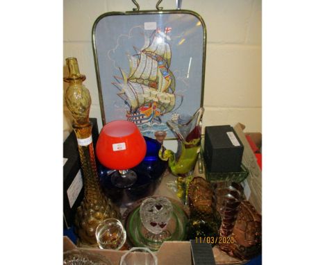 TRAY OF VINTAGE FIRE SCREEN, GLASS WARES, DRESSING TABLE SET ETC 