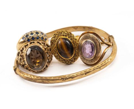 GOLD JEWELLERY comprising 9ct gold bangle, 9ct gold smoky quartz ring, yellow metal tiger's eye cabochon ring, 9ct gold sapph