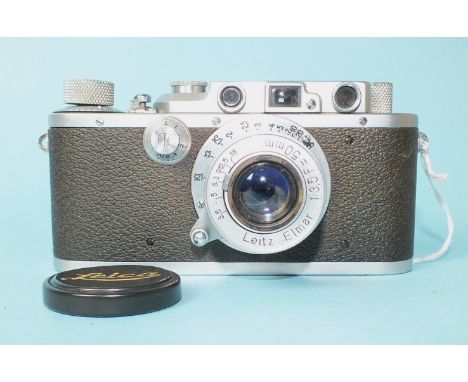 A Russian replica Leica III Rangefinder camera, 1936/37  with instruction booklets and Leica manual by W D Morgan and H M Les