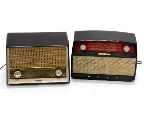 A vintage Philips radio, B3697U, BA168/51 with speaker front, set with two tuning knobs, 23cm high, 33cm wide, 20cm deep, and