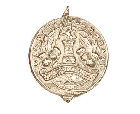 An OR’s 1st patt glengarry badge of the Tyneside Scottish (1135). GC Plate 2