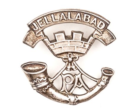An officer’s silver cap badge of The Somerset Light Infantry, HM London 1986. GC Plate 2