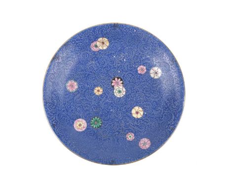 A Chinese Famille Rose porcelain circular medalion plate with sgraffito fern scroll decorated enamel ground, Qing Dynasty bea