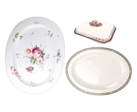 A very large 19th-century Chamberlains Worcester oval serving dish, hand-painted with floral spray decoration, 51.5 cm x 40 c