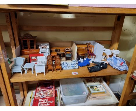 Dolls House Furniture:&nbsp;a small collection of doll's house furniture and accessories, to include: ceramic bathroom suite;