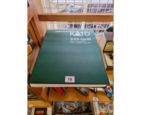 Kato:&nbsp;10-1674 Hitachi Class 800/2 LNER 'AZUMA' 5 car set, in fitted folder case, with instruction leaflet. 