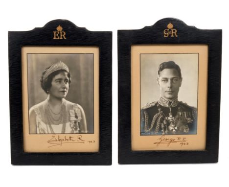 TM King George VI and Queen Elizabeth – fine pair of Wartime signed presentation portrait photographs by Dorothy Wilding – Th