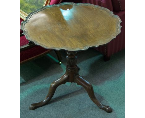 George III mahogany tripod table, pie crust, tilt top, turned and carved column, splayed legs, diameter 72cm, split top.