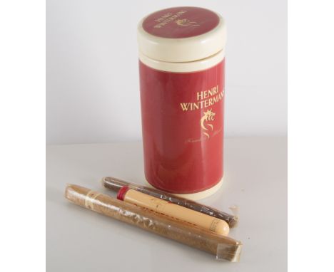 Henri Wintermans ceramic jar, containing six cigars, together with other cigars.