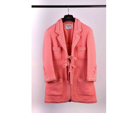 Vintage Chanel Kostüm 1994 AWolle in rosa, Kombination aus Rock und Blazer, Innenfutter rosa Seide, Modellnr. P04103, Größe F