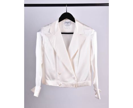 Vintage Chanel Bluse 1998 ASeide champagnerfarben, im Blazer Stil, Perlmutt-Knöpfe, Modellnr. P11614V03506, Größe FR 38, Zust