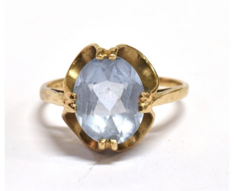 A 9CT GOLD AQUAMARINE COCKTAIL RING  the facetted oval aquamarine measuring 0.9 x 0.7cm, shank with faded hallmark, ring size