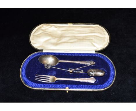 A SMALL COLLECTION OF SILVER AND JEWELLERY  comprising a cased silver spoon and fork, a silver vesta, a Danish silver bar bro