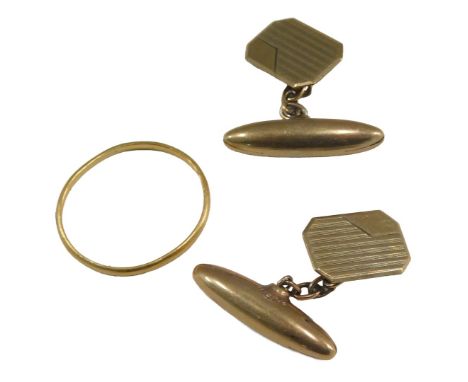 A 22ct gold thin wedding band, misshapen, 1.8g, together with a pair of 9ct gold chain link cufflinks, with an engine turned 