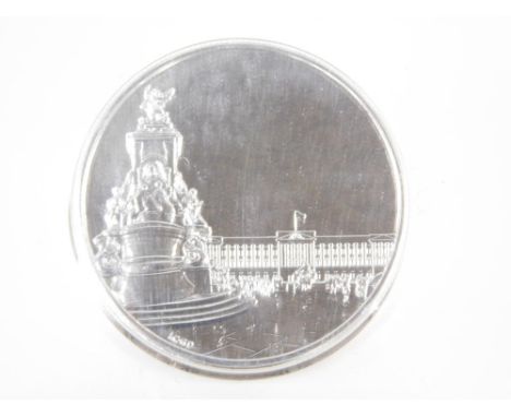 A Royal Mint one hundred pound fine silver coin, Buckingham Palace 2015.