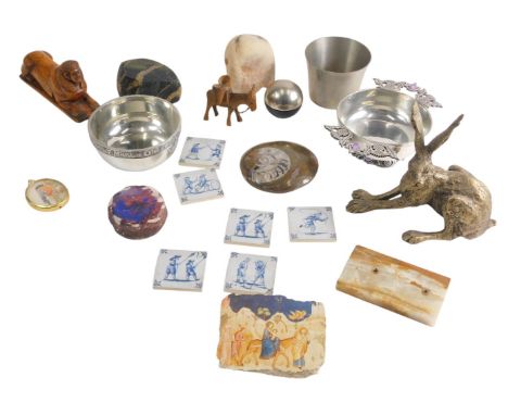 Miscellaneous items, to include a gilt resin figure of a hare, an ammonite, etc. (1 tray)