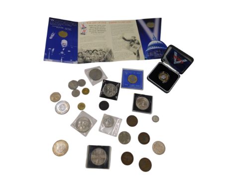 An End of World War II 60th Anniversary two pound silver proof coin, Isle of Man two pound coin, further commemorative crowns