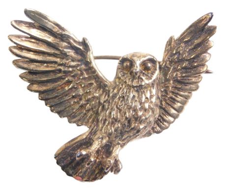 A silver gilt owl brooch, the owl in flight on single pin back, maker LD London 1977, 4cm wide, 13.2g. 