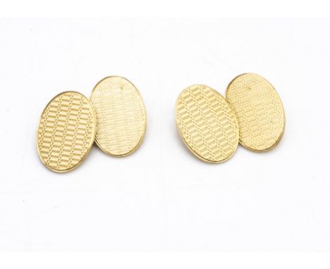 A pair of 18ct gold oval chain linked cufflinks, with engine turned fronts, 1.8cm x 1.2cm, 12g