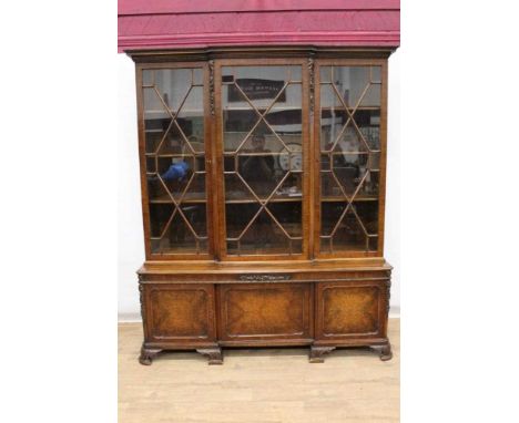 Good quality Gillows Georgian-style Chippendale revival carved mahogany breakfront two height bookcase with adjustable shelve