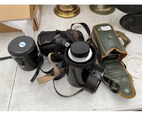 AN ASSORTMENT OF CAMERA EQUIPMENT TO INCLUDE LENS AND CAMERAS ETC 