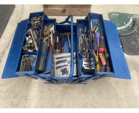 A METAL TOOL BOX CONTAINING AN ASSORTMENT OF TOOLS 