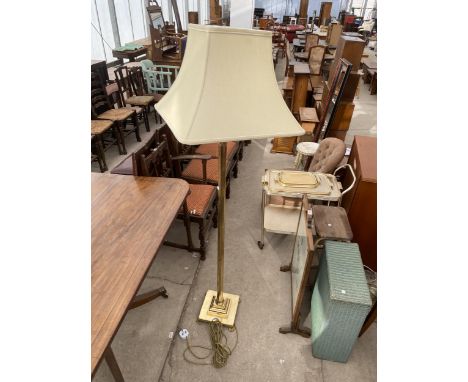 A MODERN BRASS CORINTHIAN COLUMN STANDARD LAMP ON STEPPED BASE WITH CLAW FEET COMPLETE WITH SHADE 
