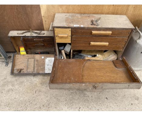 A LARGE VINTAGE WOODEN JOINERS CHEST AND CONTENTS AND A FURTHER MINITURE WOODEN JOINERS CHEST 