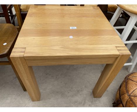 A MODERN OAK LAMP TABLE, 21.5" SQUARE 
