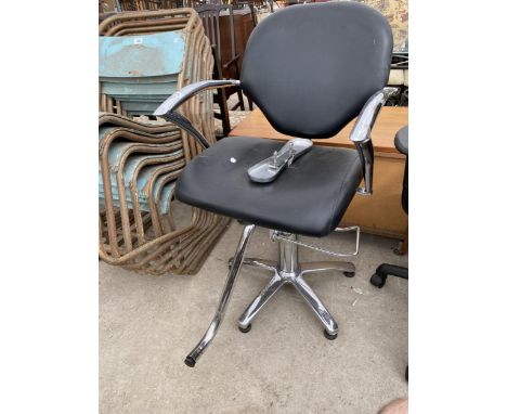 A MODERN CHROME FRAMED BARBERS TYPE CHAIR WITH SWEPT ARMS AND FAUX LEATHER SEAT AND BACK 