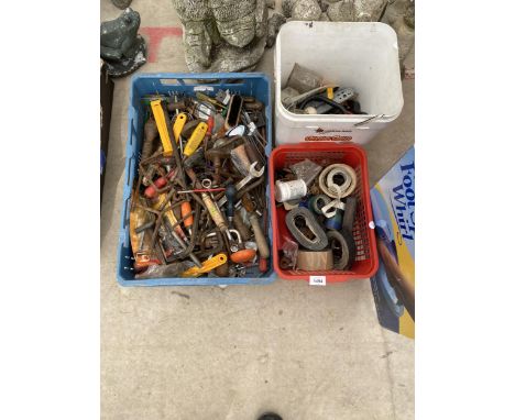 AN ASSORTMENT OF TOOLS TO INCLUDE ALAN KEYS, SPANNERS AND A STANLEY KNIFE ETC 