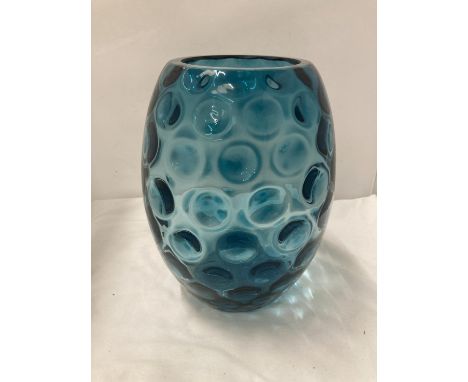 A LARGE WHITEFRIARS STYLE BLUE BUBBLE VASE HEIGHT 29CM 