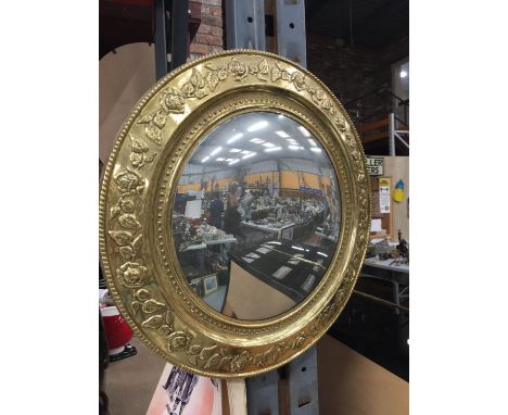 A GILT FRAMED VINTAGE CONCAVE MIRROR 
