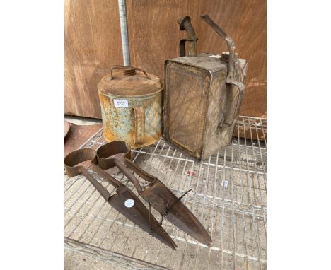 TWO VINTAGE OIL CANS AND TWO PAIRS OF VINTAGE SHEEP SHEARS 