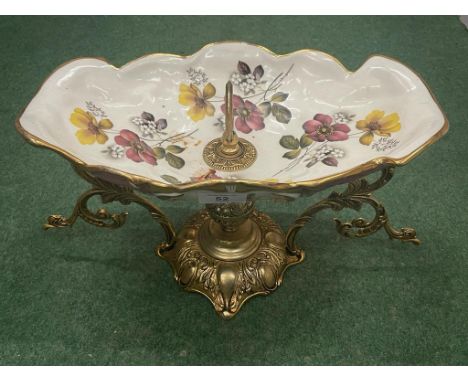 A DECORATIVE CERAMIC TAZZA FRUIT BOWL WITH GILDING ON BRASS ROCOCO STYLE STAND H: 23CM W: 38CM 