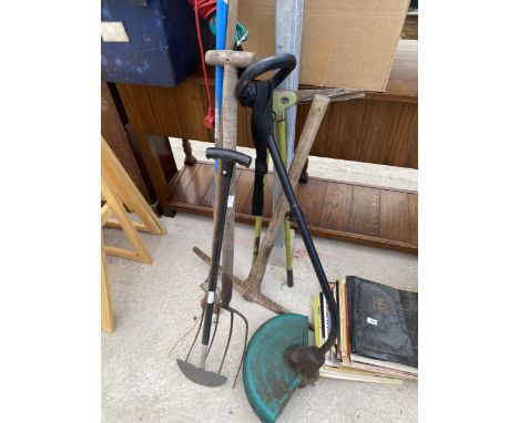 AN ASSORTMENT OF GARDEN TOOLS TO INCLUDE A PICK AXE, A FORK AND AN ELECTRIC GRASS STRIMMER ETC 