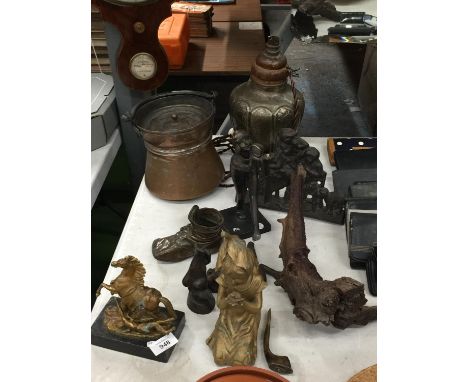 A QUANTITY OF CAST, COPPER AND BRASS ITEMS TO INCLUDE A COPPER LIDDED POT, BRASS TABLE LAMP, CAST DOORSTOP, FROG, 1920'S STYL