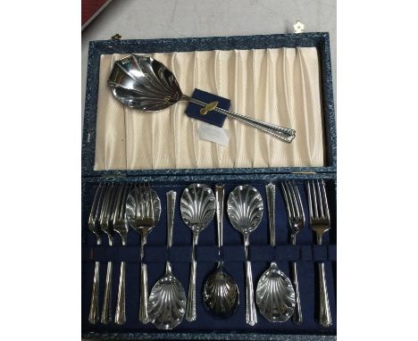 A VINTAGE BOXED SET OF DESSERT SPOONS, FORKS AND A SERVING SPOON WITH FLUTED BOWLS 