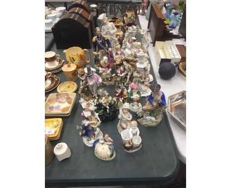A QUANTITY OF VINTAGE CERAMIC FIGURINES TO INCLUDE STAFFORDSHIRE 