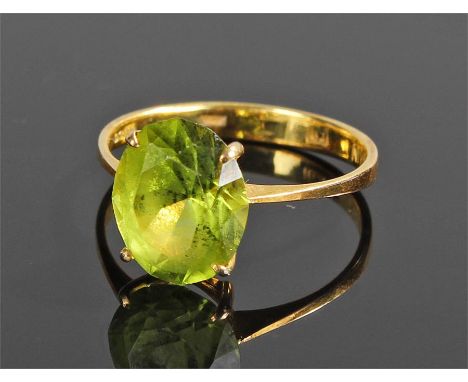 14 carat gold ring, set with a green stone, ring size K 1/2