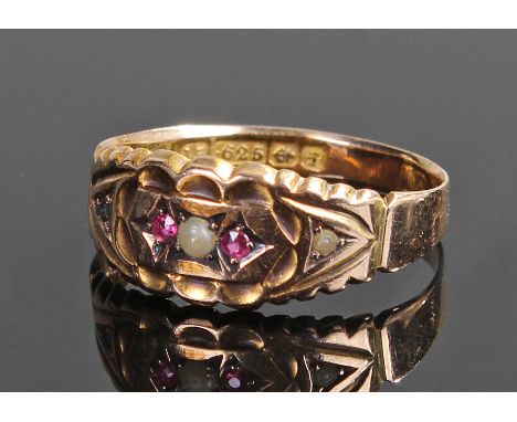 15 carat gold pearl and ruby ring, the ring with a central pearl flanked by two pearls, ring size P