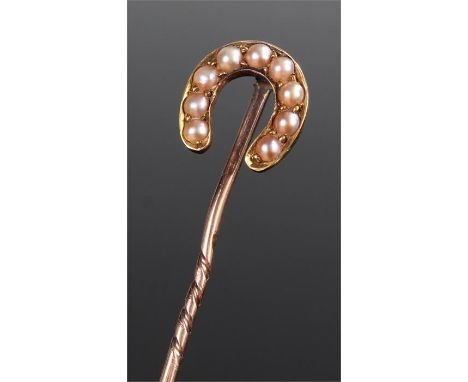 Gold and pearl stick pin, in the form of a horse shoe with pearl set to the arch, cased