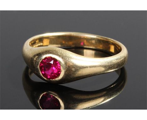 18 carat gold ruby ring, the central round cut ruby with tapering shank, ring size U