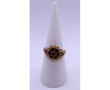 9ct gold stone set ring - Size: K 