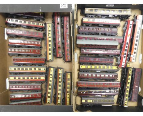 Collection of loose Fleischmann, Hornby Dublo, Jouef, Lima and Tri-ang OO/HO gauge passenger carriages to include LNER, Torba