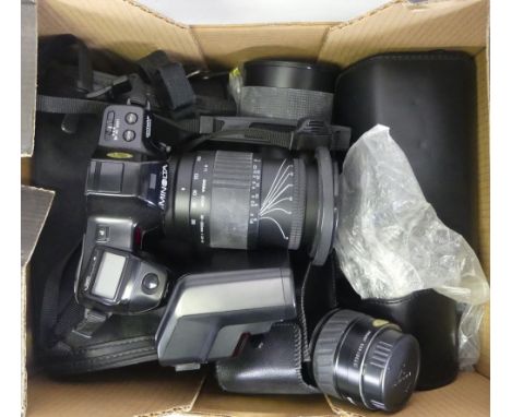 Minolta Dynax 7000i SLR camera with Sigma 28-200mm 1:38-5.6 zoom lens, Tamron SP 500mm teleconverter, Minolta 3200i flash and