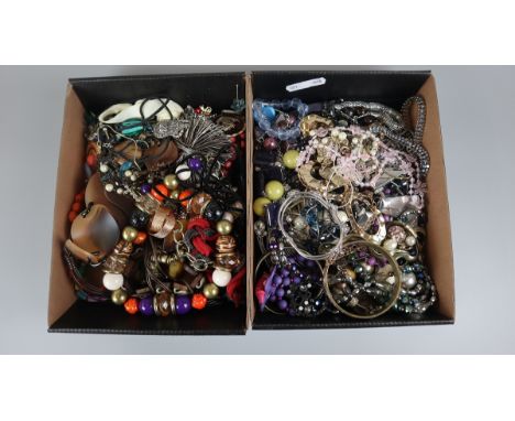 Collection of costume jewellery 